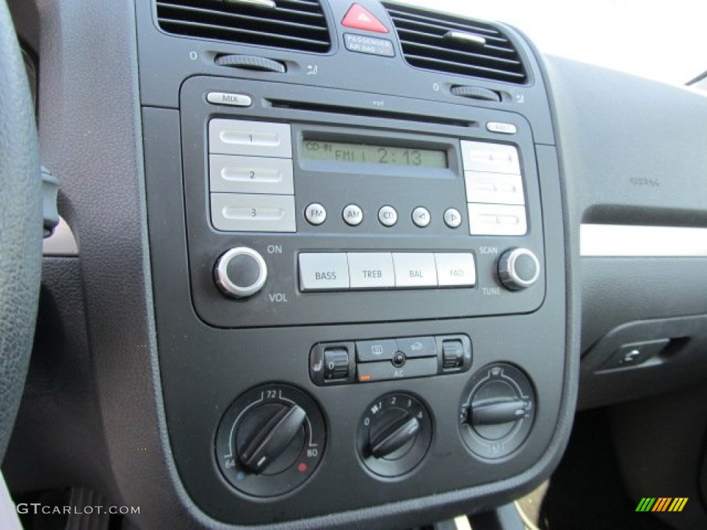 2008 Volkswagen Rabbit 2 Door Controls Photo #53949587