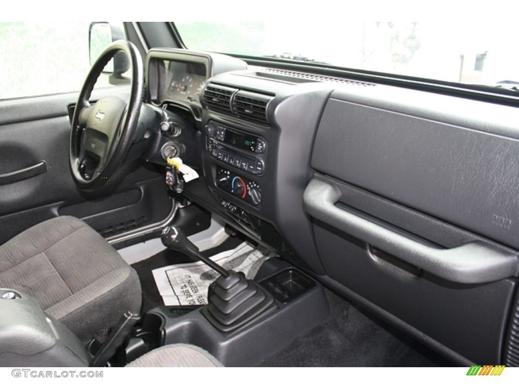 2004 Wrangler X 4x4 - Bright Silver Metallic / Dark Slate Gray photo #10