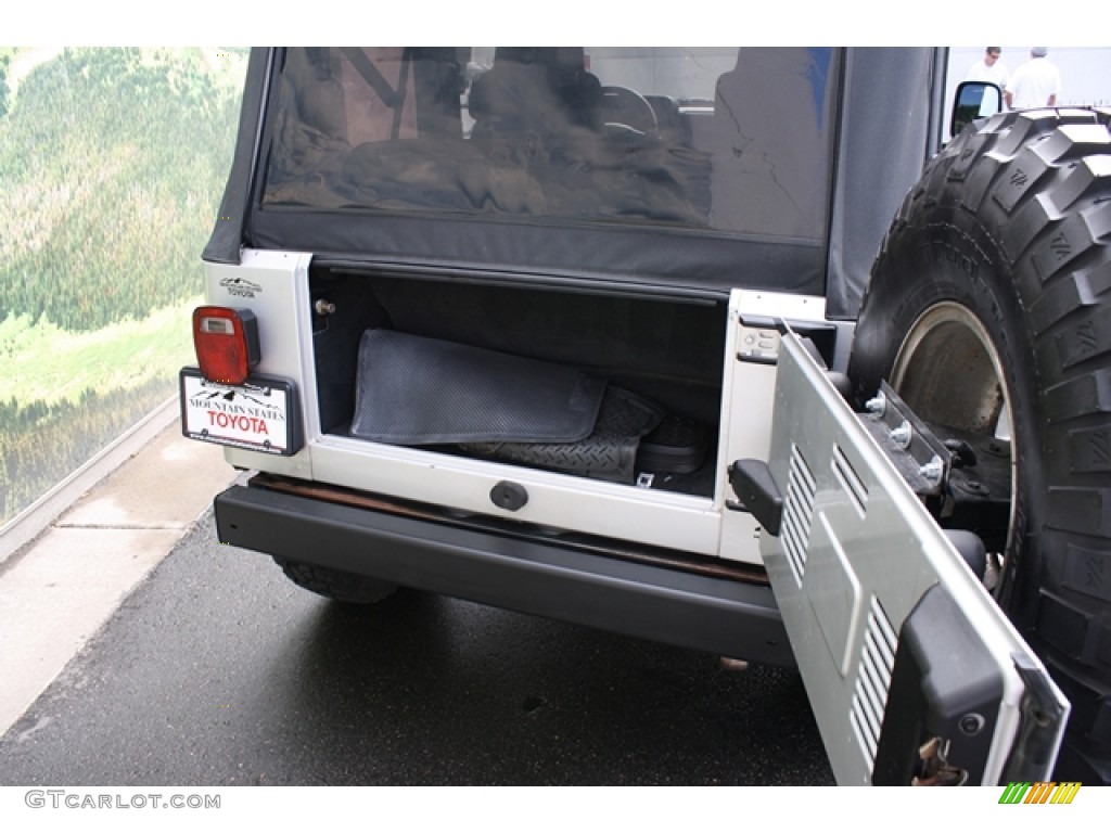 2004 Wrangler X 4x4 - Bright Silver Metallic / Dark Slate Gray photo #18