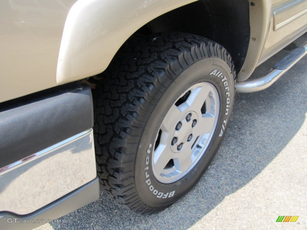 2004 Silverado 1500 LS Extended Cab 4x4 - Sandstone Metallic / Medium Gray photo #7