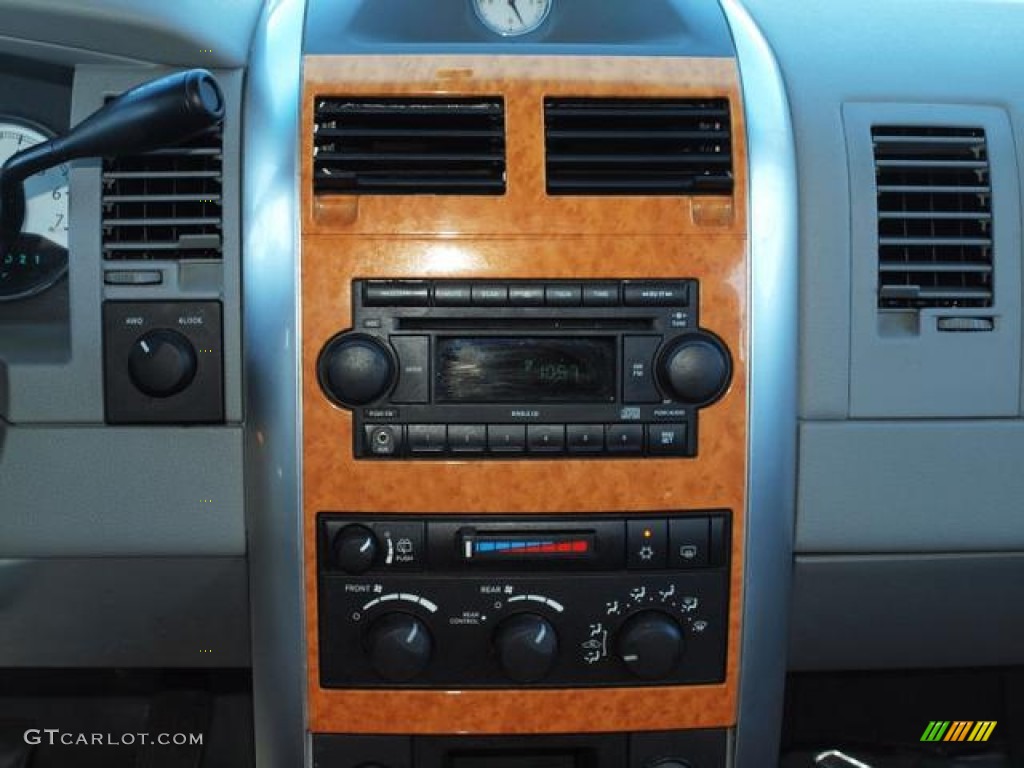 2007 Chrysler Aspen Limited 4WD Controls Photo #53960084