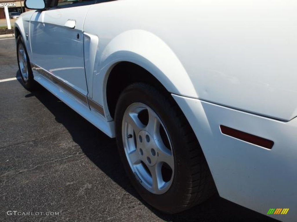 2002 Mustang V6 Convertible - Oxford White / Medium Parchment photo #4