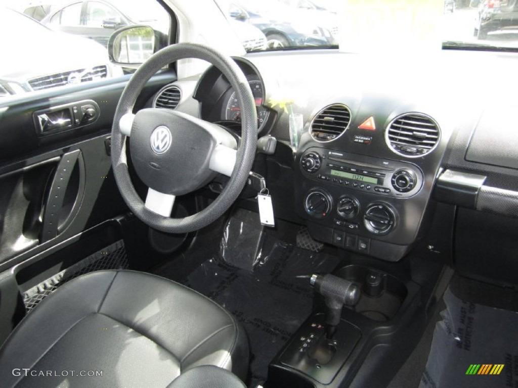 2010 Volkswagen New Beetle 2.5 Coupe Black Dashboard Photo #53960633