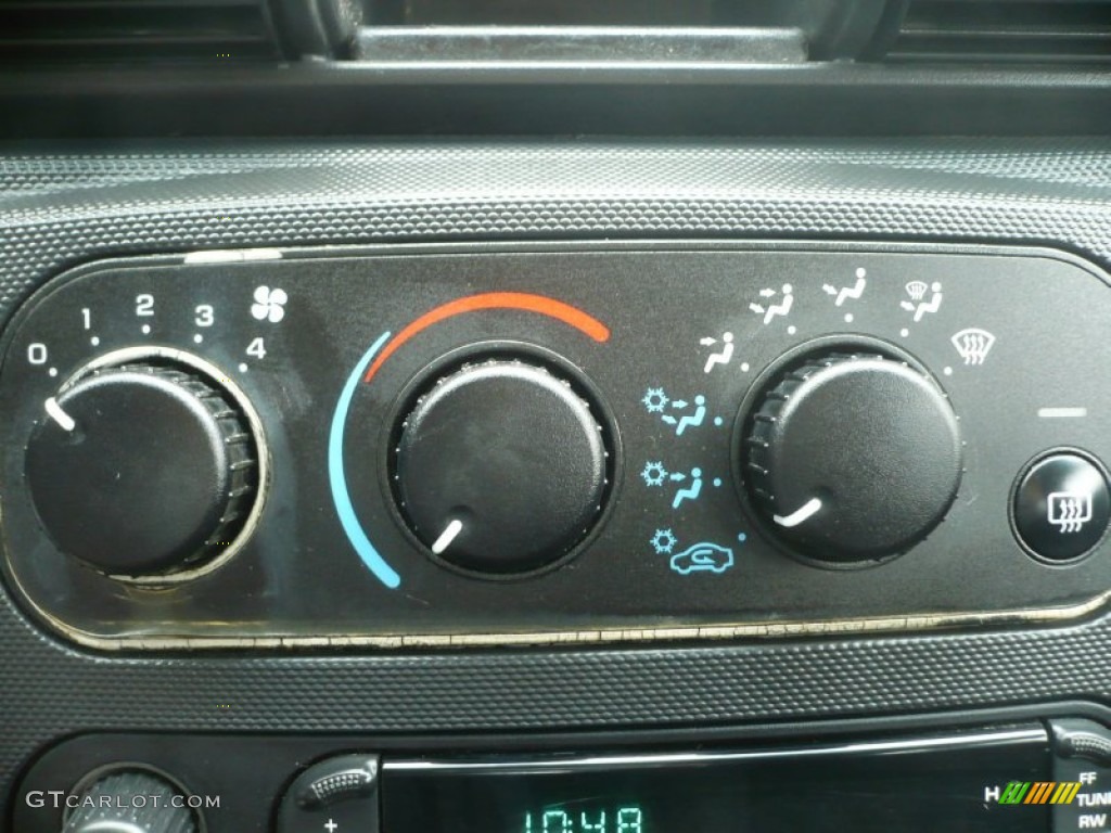 2005 Dodge Stratus SE Sedan Controls Photos
