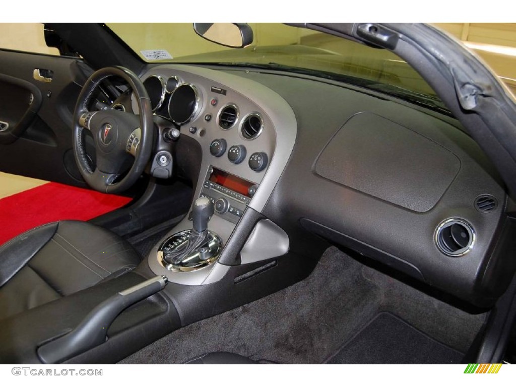 Ebony Interior 2007 Pontiac Solstice Roadster Photo #53970942