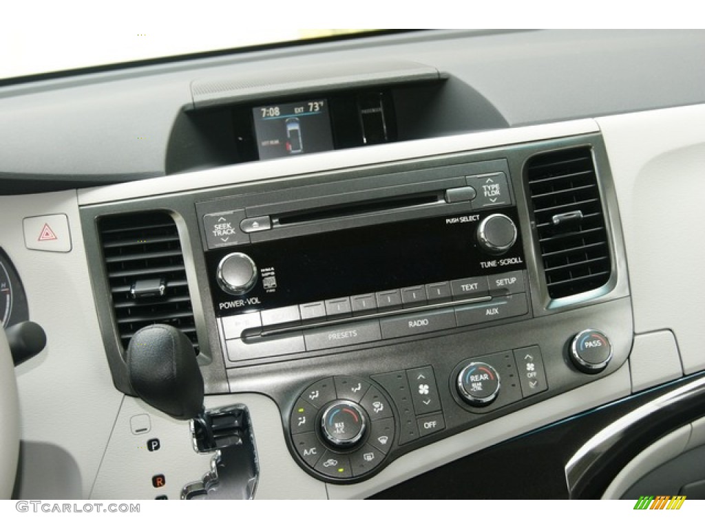 2011 Sienna LE AWD - Salsa Red Pearl / Light Gray photo #13