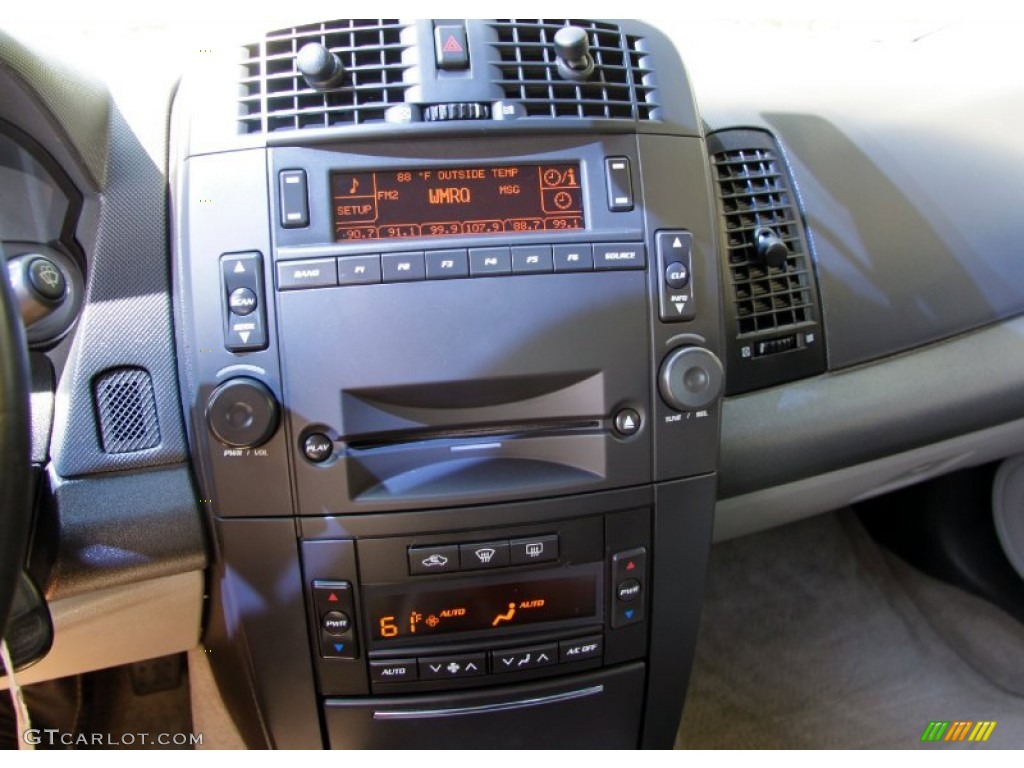 2004 Cadillac CTS Sedan Controls Photos