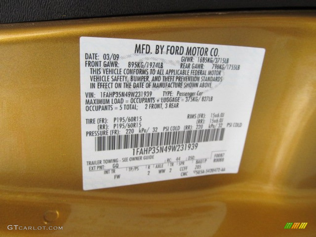 2009 Focus SE Sedan - Amber Gold Metallic / Charcoal Black photo #19