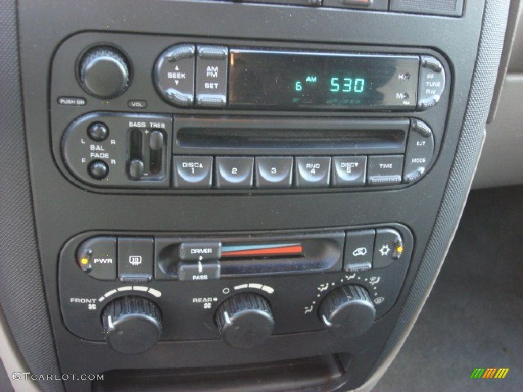 2002 Dodge Grand Caravan SE Audio System Photo #53975905