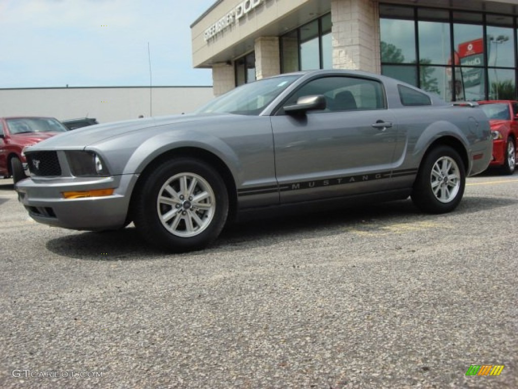 2006 Mustang V6 Deluxe Coupe - Tungsten Grey Metallic / Dark Charcoal photo #2