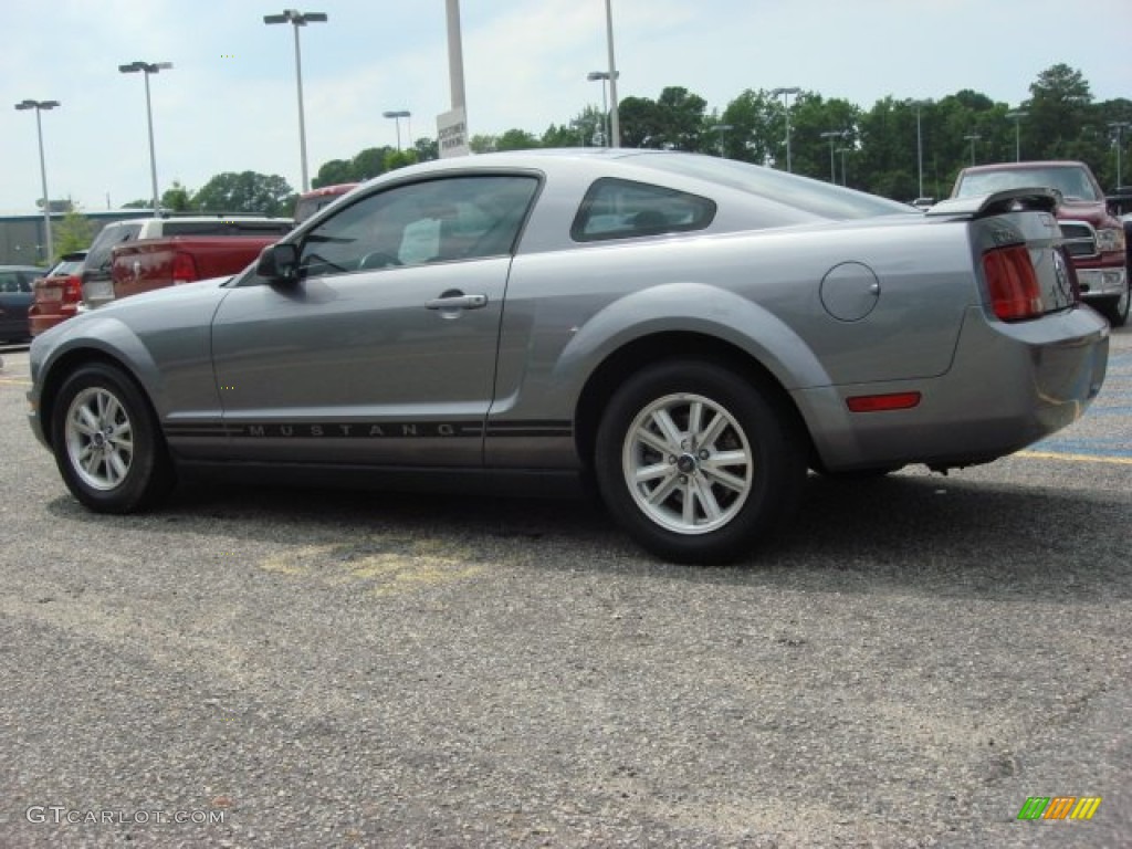2006 Mustang V6 Deluxe Coupe - Tungsten Grey Metallic / Dark Charcoal photo #3