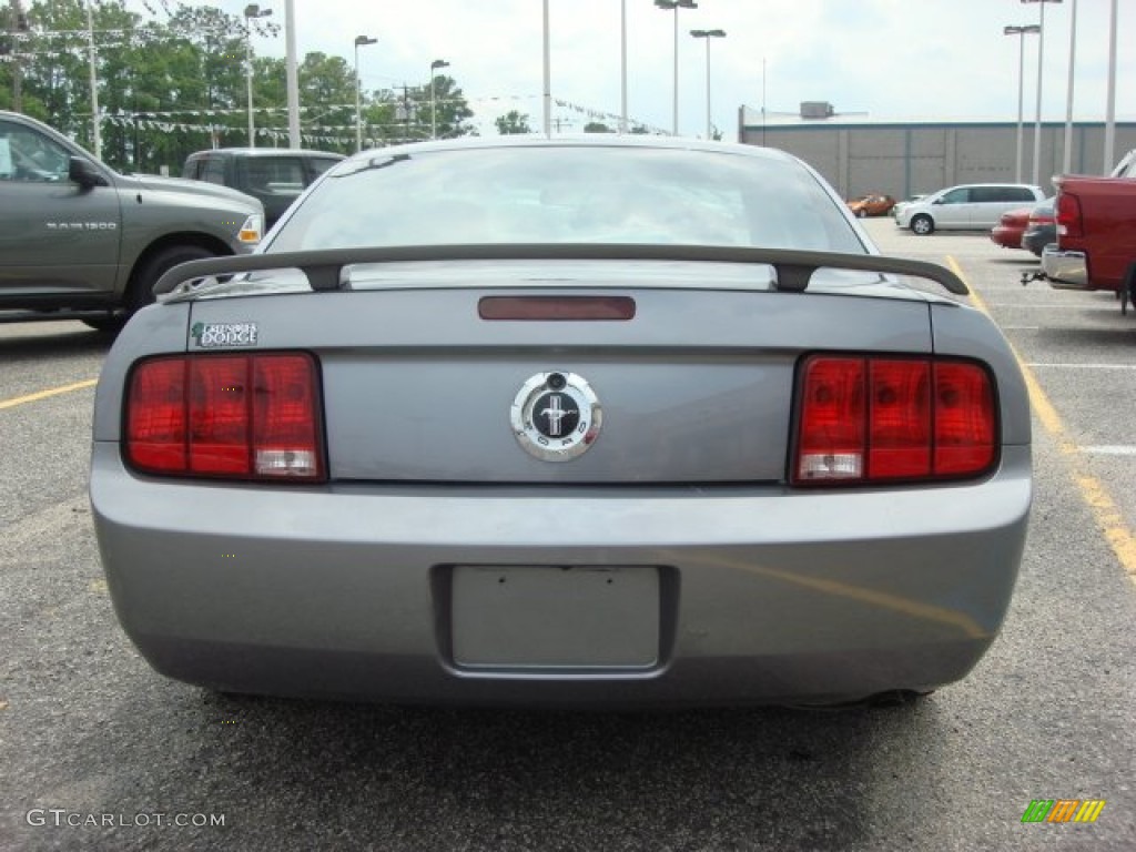 2006 Mustang V6 Deluxe Coupe - Tungsten Grey Metallic / Dark Charcoal photo #4