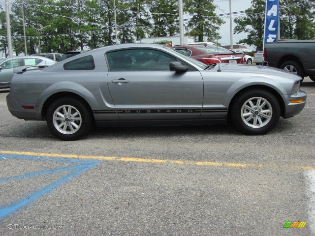 2006 Mustang V6 Deluxe Coupe - Tungsten Grey Metallic / Dark Charcoal photo #6