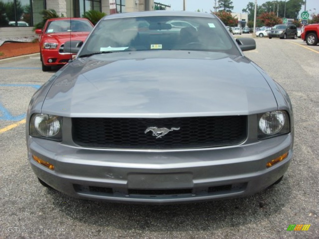 2006 Mustang V6 Deluxe Coupe - Tungsten Grey Metallic / Dark Charcoal photo #8