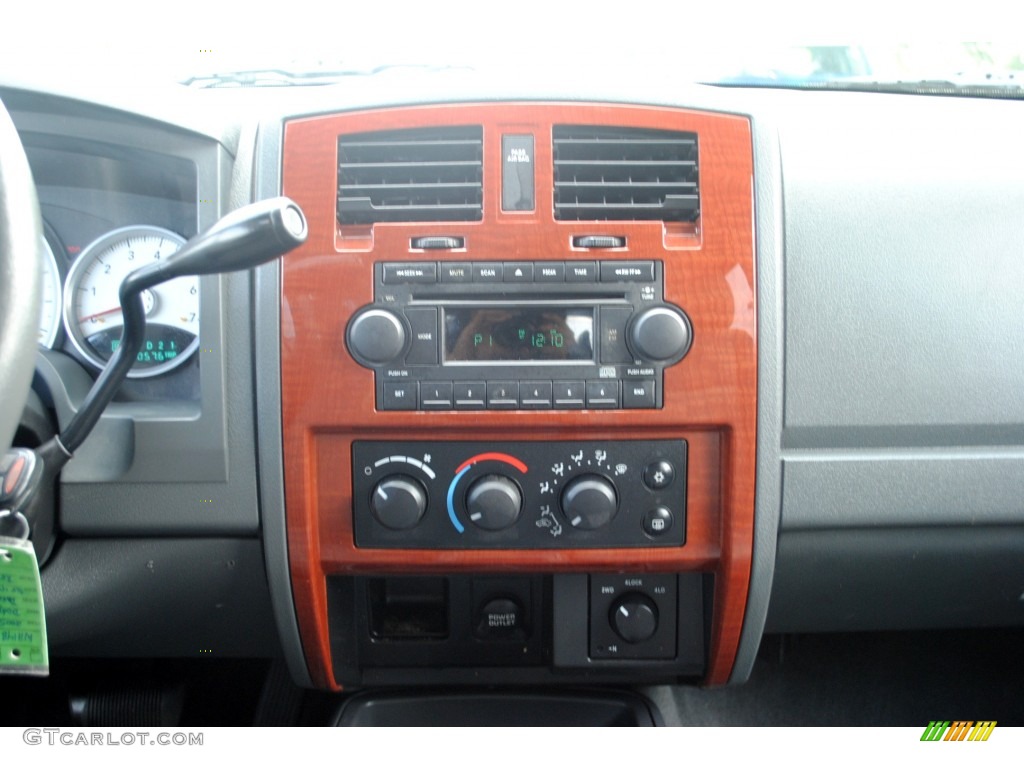 2005 Dakota SLT Quad Cab 4x4 - Flame Red / Medium Slate Gray photo #25
