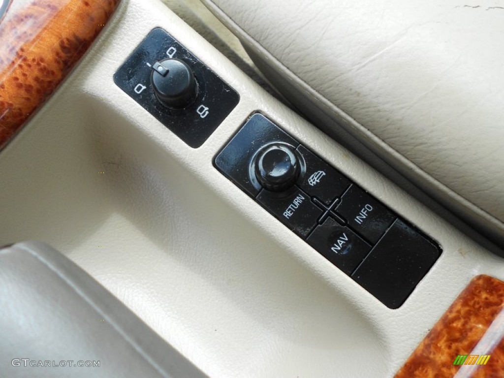 2002 Audi A6 3.0 quattro Avant Controls Photo #53985950