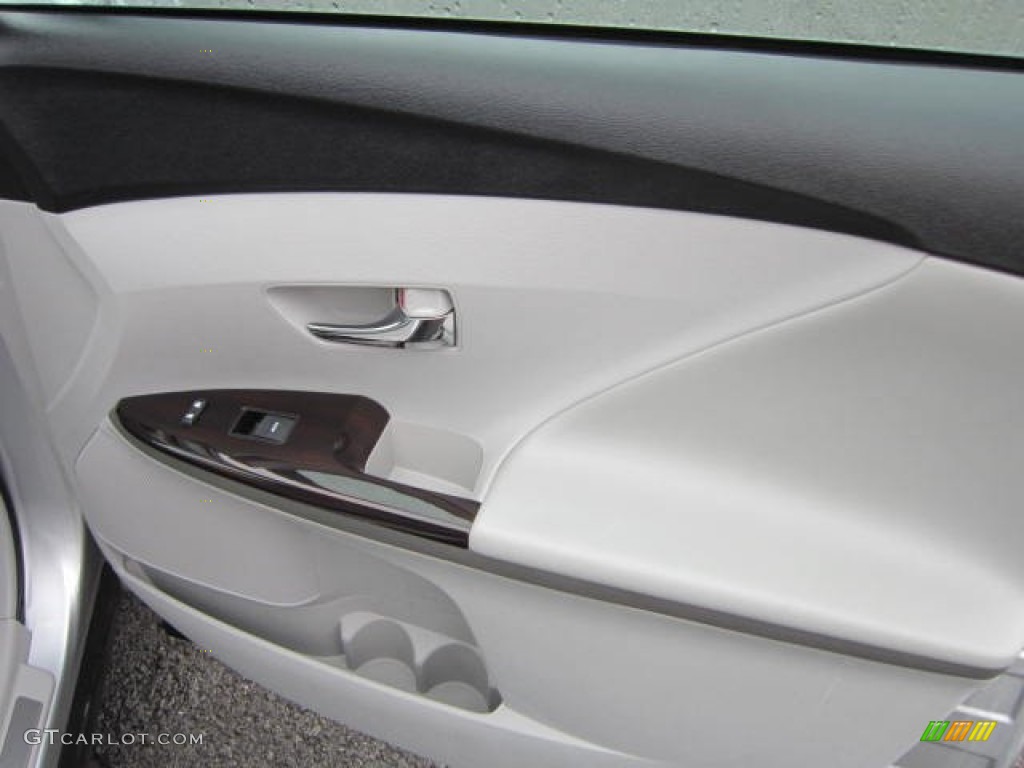 2010 Toyota Venza AWD Gray Door Panel Photo #53988151