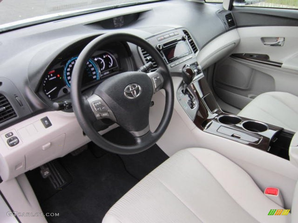 2010 Toyota Venza AWD Dashboard Photos