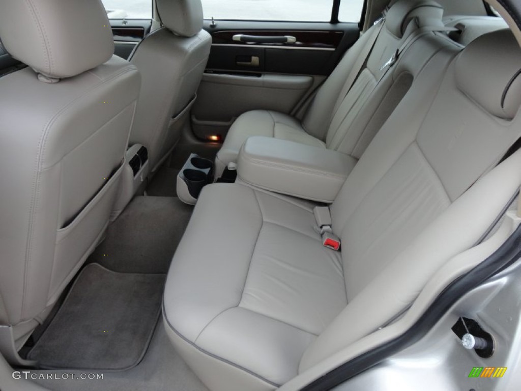 Medium Light Stone Interior 2006 Lincoln Town Car Designer Series Photo #53989730