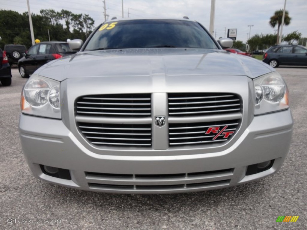 2005 Dodge Magnum R/T Marks and Logos Photos