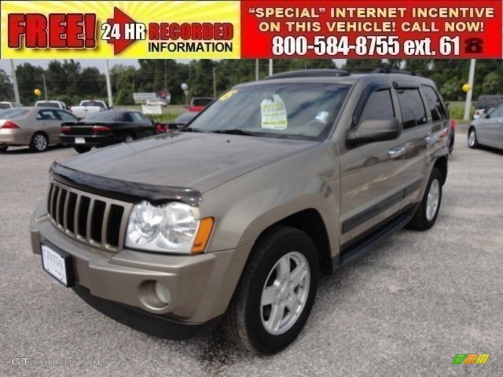 Light Khaki Metallic Jeep Grand Cherokee