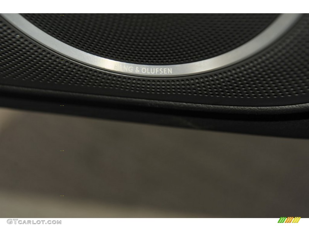 2008 Audi S5 4.2 quattro Audio System Photos