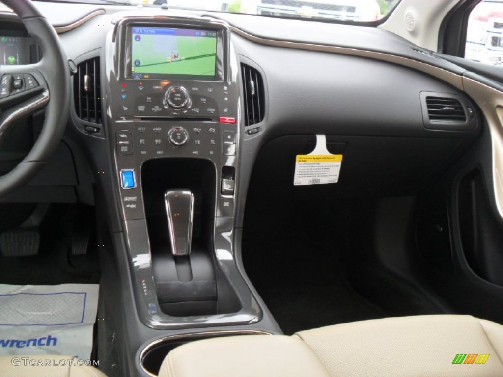 2012 Volt Hatchback - White Diamond Tricoat / Light Neutral/Dark Accents photo #21