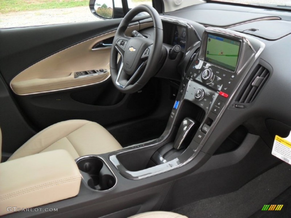 Light Neutral/Dark Accents Interior 2012 Chevrolet Volt Hatchback Photo #53998214