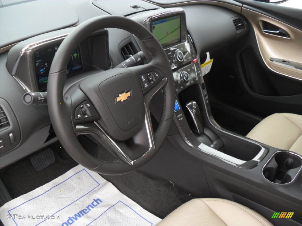 Light Neutral/Dark Accents Interior 2012 Chevrolet Volt Hatchback Photo #53998259