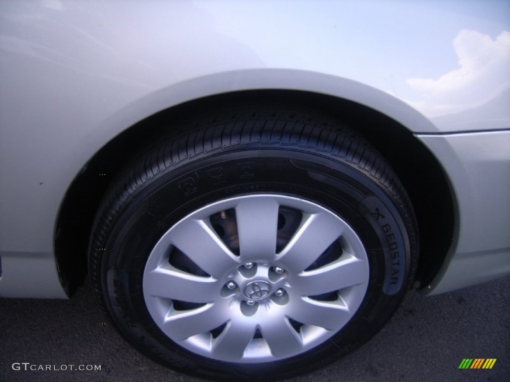 2004 Toyota Corolla LE Wheel Photo #53999420