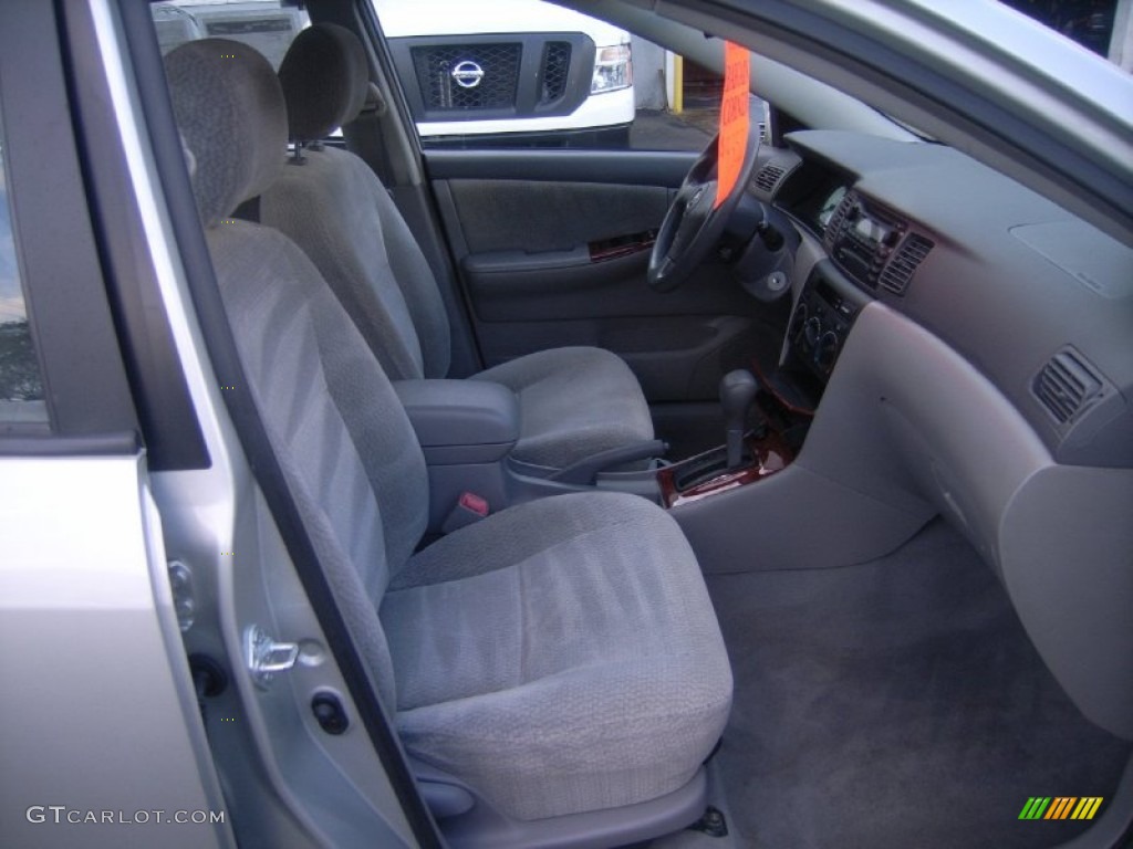 Light Gray Interior 2004 Toyota Corolla Le Photo 53999458