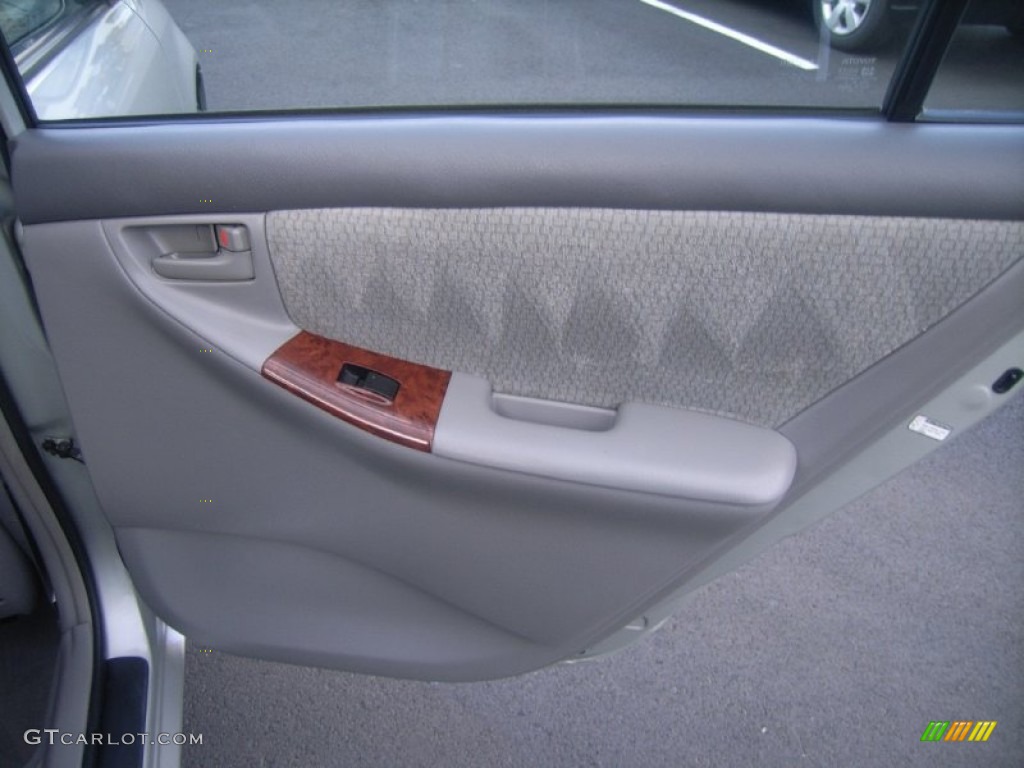2004 Toyota Corolla LE Light Gray Door Panel Photo #53999483