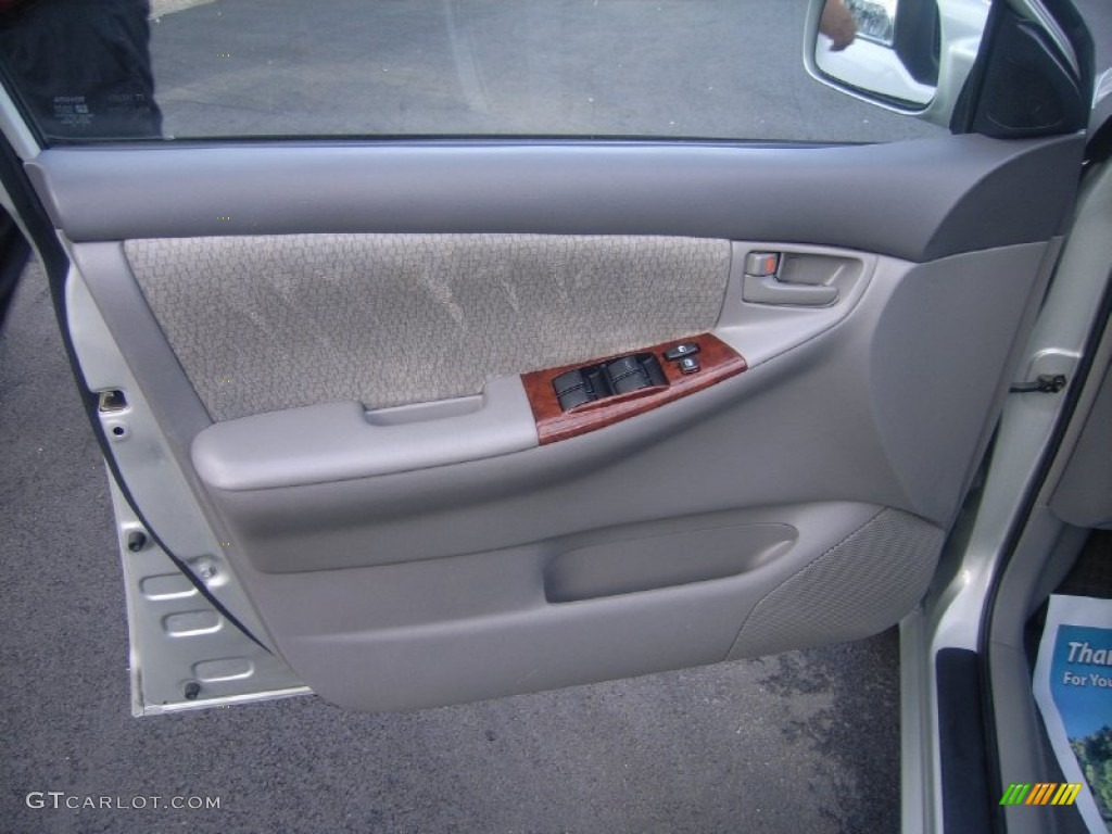 2004 Toyota Corolla LE Light Gray Door Panel Photo #53999492