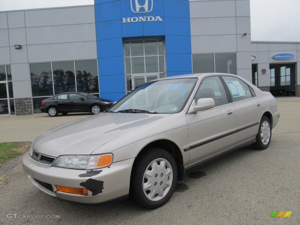 1996 Accord LX Sedan - Heather Mist Metallic / Beige photo #1
