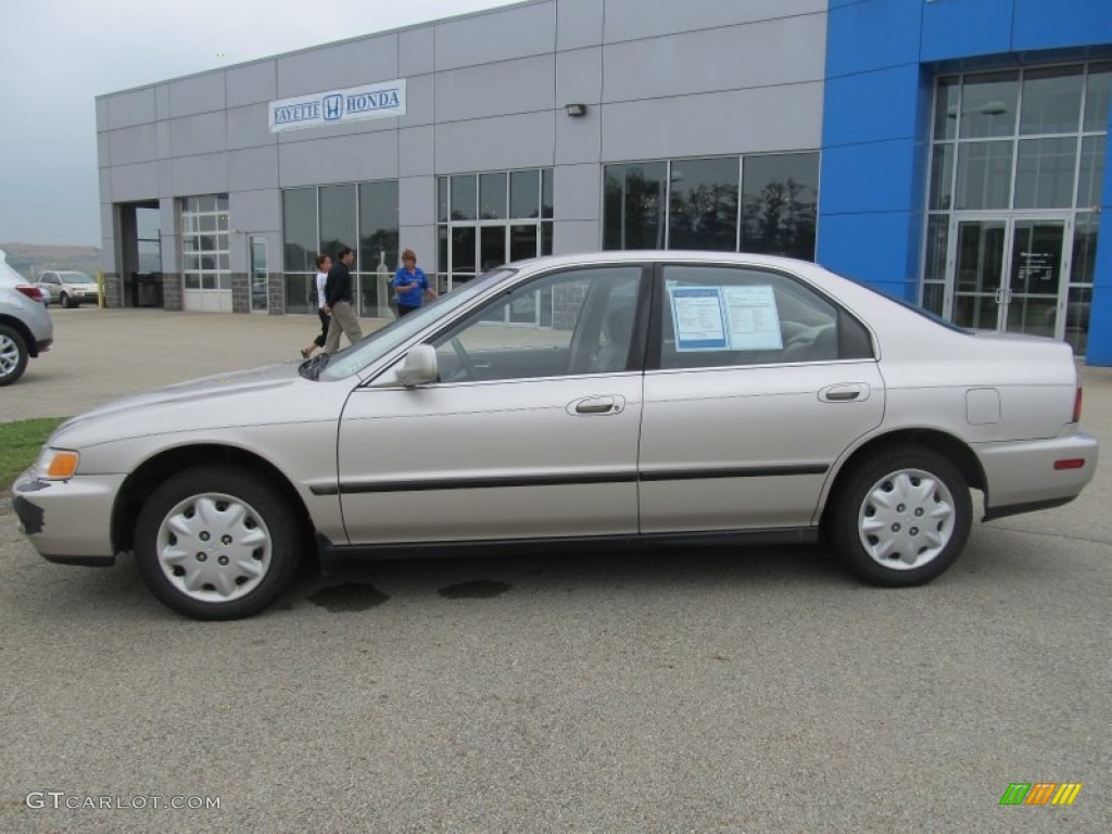 1996 Accord LX Sedan - Heather Mist Metallic / Beige photo #2
