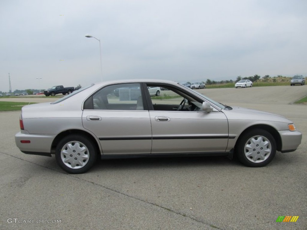 1996 Accord LX Sedan - Heather Mist Metallic / Beige photo #5