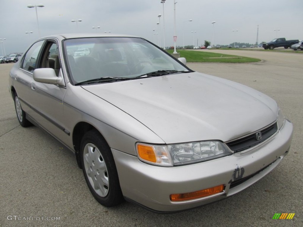 1996 Accord LX Sedan - Heather Mist Metallic / Beige photo #6