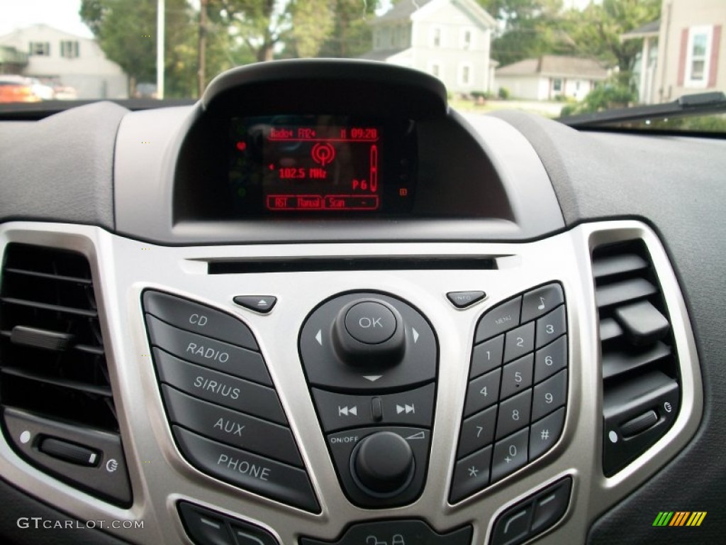 2012 Ford Fiesta SE Sedan Controls Photo #54001994
