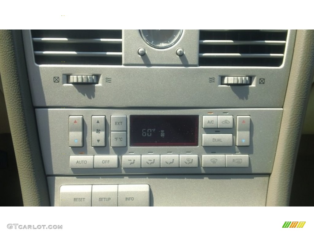 2004 Lincoln Aviator Luxury Controls Photo #54006956