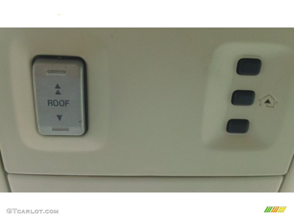 2004 Lincoln Aviator Luxury Controls Photo #54006972