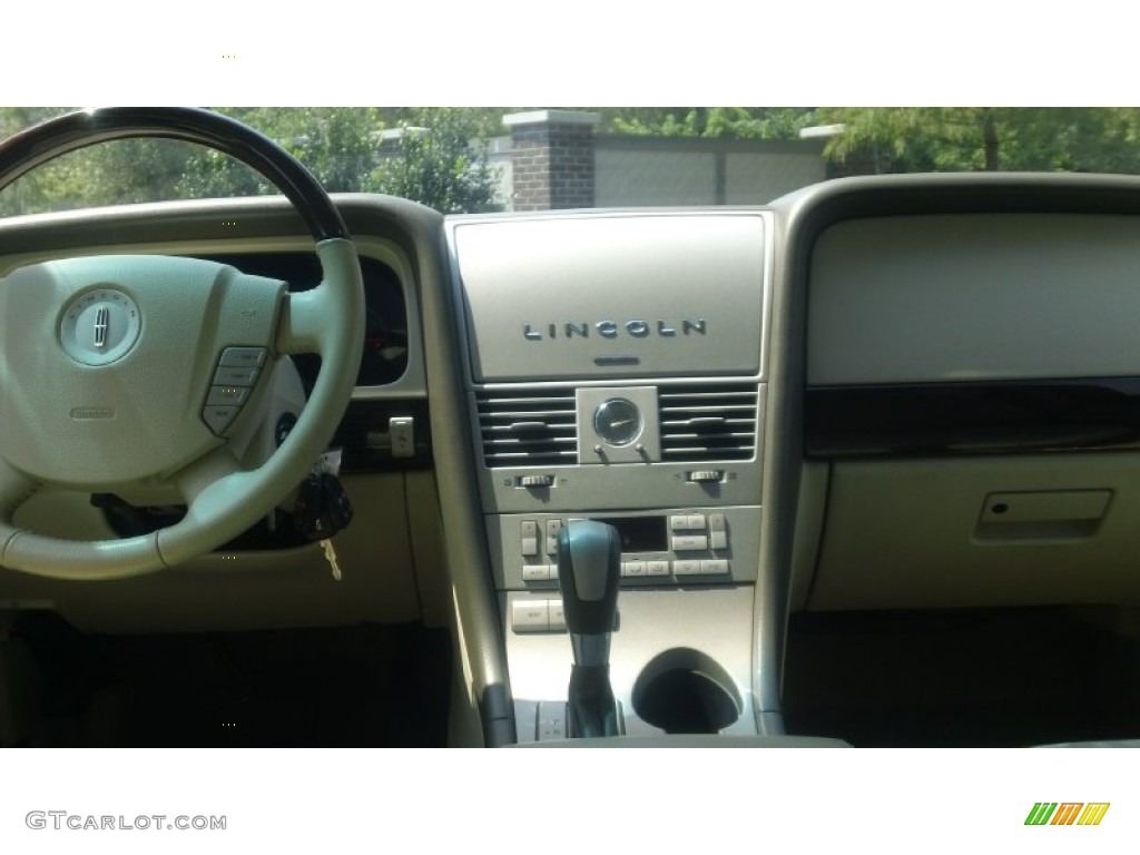 2004 Lincoln Aviator Luxury Light Parchment Dashboard Photo #54007016
