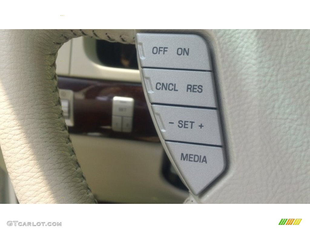 2004 Lincoln Aviator Luxury Controls Photo #54007124