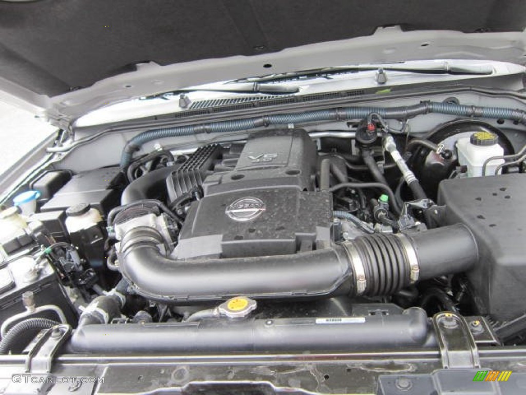 2010 Nissan Pathfinder SE 4x4 Engine Photos
