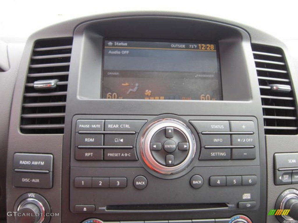 2010 Nissan Pathfinder SE 4x4 Controls Photo #54007601