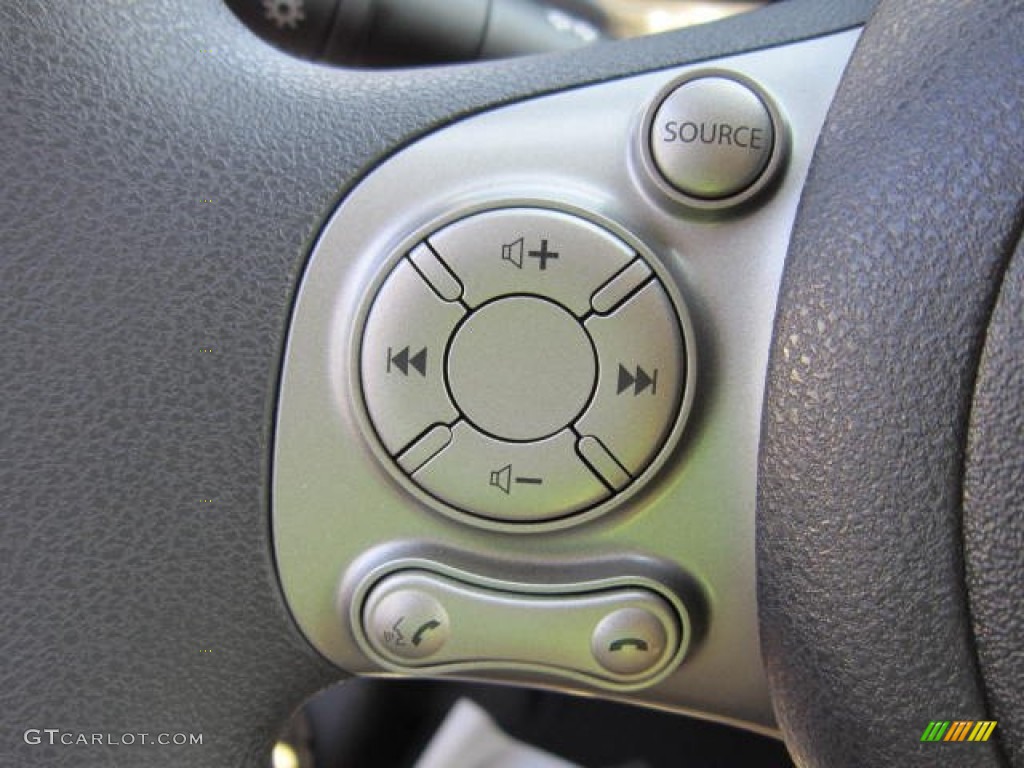2012 Nissan Versa 1.6 SL Sedan Controls Photos