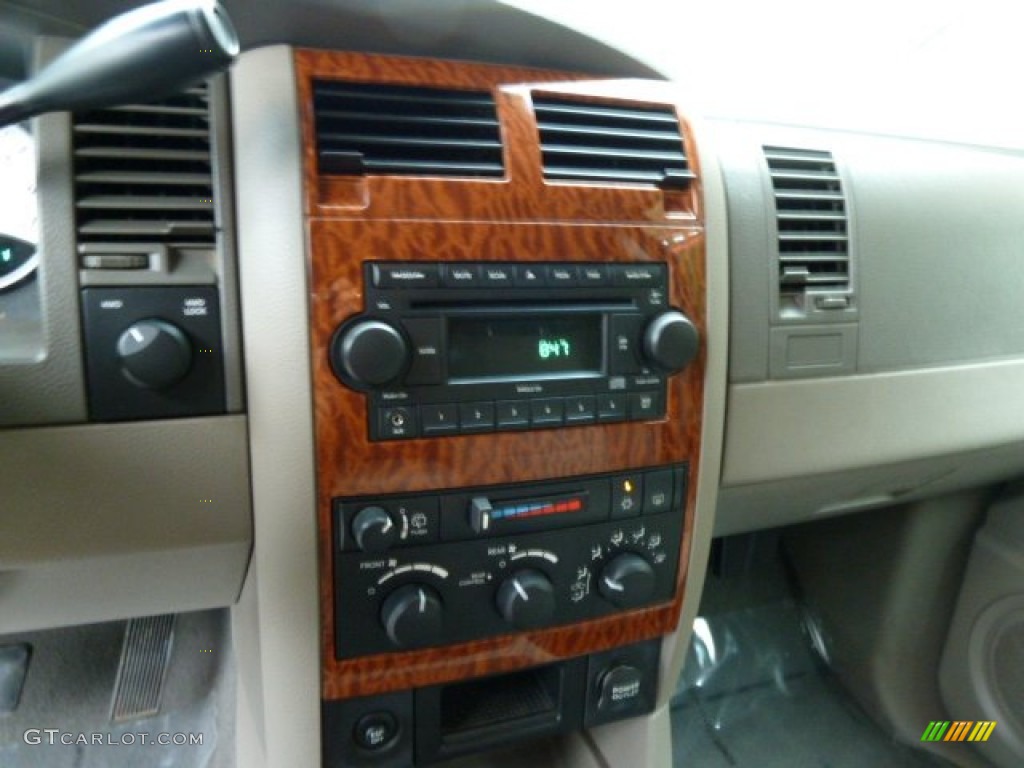 2007 Dodge Durango SLT 4x4 Controls Photo #54015041