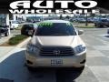 Sandy Beach Metallic - Highlander V6 4WD Photo No. 2