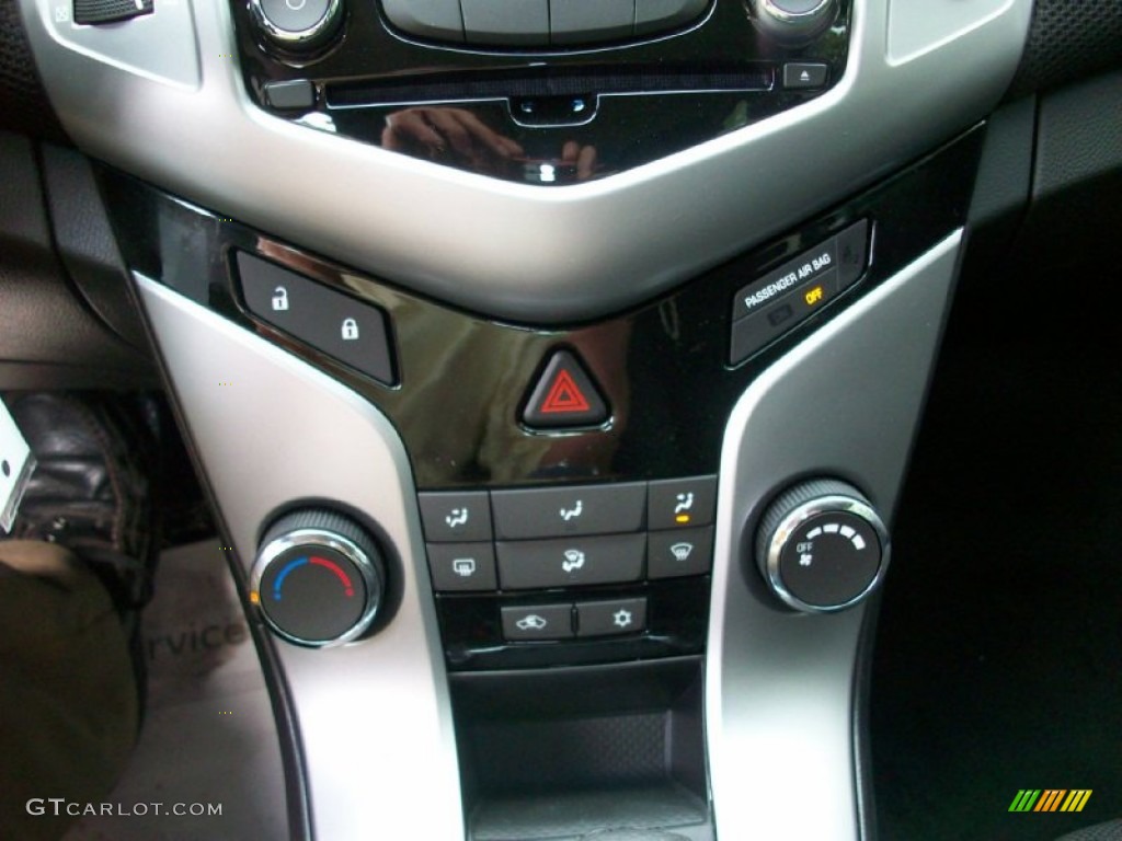 2012 Chevrolet Cruze LT/RS Controls Photo #54019427