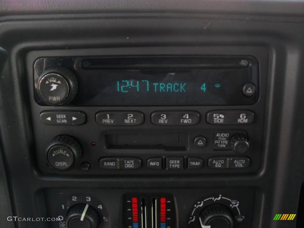 2004 Chevrolet Tahoe LS 4x4 Audio System Photo #54020392