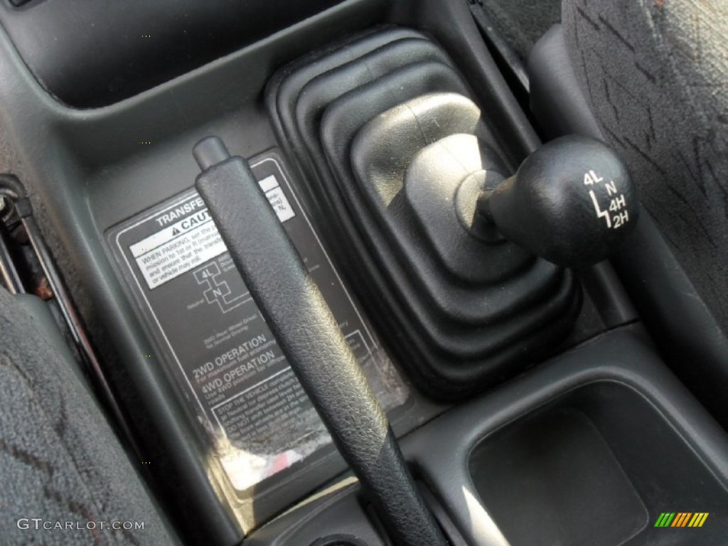 2003 Chevrolet Tracker LT 4WD Hard Top Controls Photo #54020809